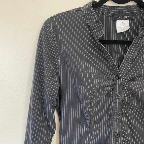 Fleurish | Black and White Pinstripe Button down | Size Small - Picture 4 of 11